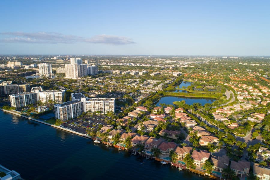 Properties En Venta in Hollywood Lakes